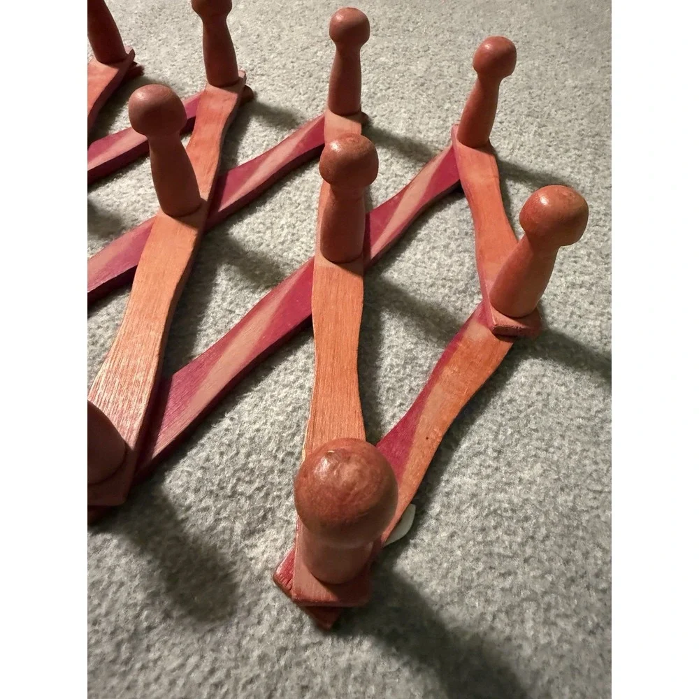 Expandable Accordion Wooden 13 Peg Wall Hanger Vintage Flair Organization Red